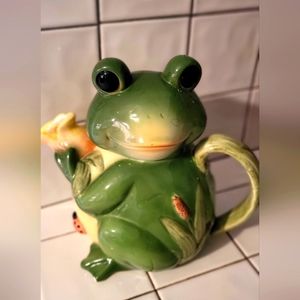Vintage ceramic Burton & Burton smiling frog Tulip Lady Bug Cat Tail teapot